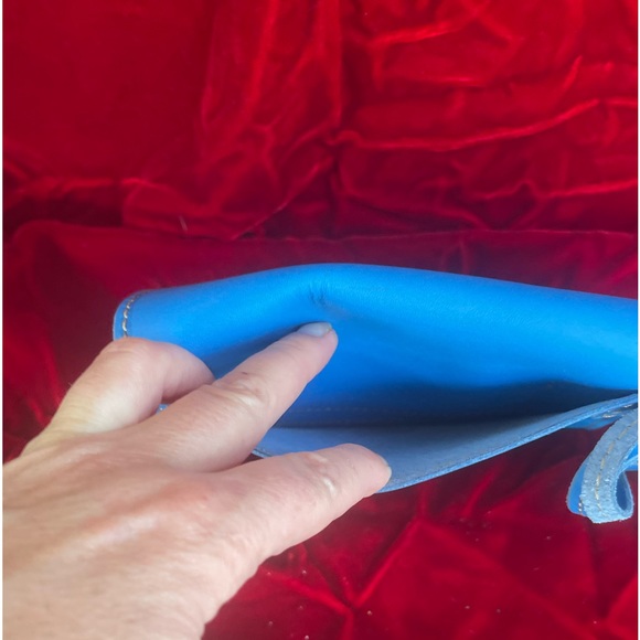 NWT BAG WRISTLET WALLET GENUINE LEATHER FOSSIL IN BRIGHT BLUE - Picture 6 of 10